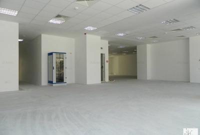 Spațiu comercial, de 2,000 mp, în Centrul Civic - 2