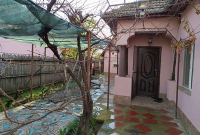 Casă cu 4 camere în Corabia