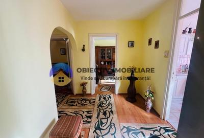 Apartament cu 4 camere decomandat în Central