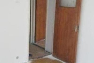 Apartament cu 3 camere semidecomandat în Berceni - 1