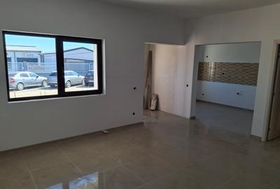 Casă individuală cu 3 camere cu Canalizare în Est - 3