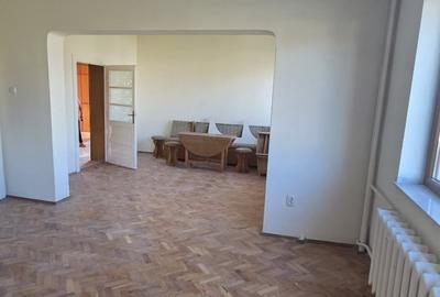 Casă individuală cu 8 camere cu Canalizare în Păulești - 13
