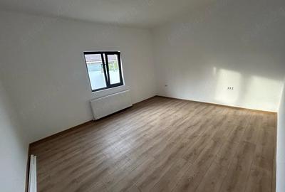 Casă cu 6 camere cu Teren 380 Mp în Central