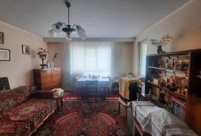 Apartament cu 4 camere semidecomandat în Dărmănești