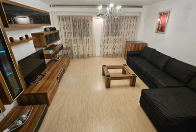 Apartament cu 3 camere decomandat în Decebal