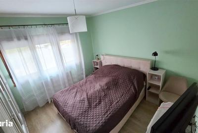 Apartament cu 3 camere decomandat în Aradului