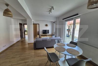 Apartament cu 3 camere semidecomandat, mobilat în Central