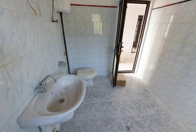 Casă cu Teren 1107 Mp în Călugăreni