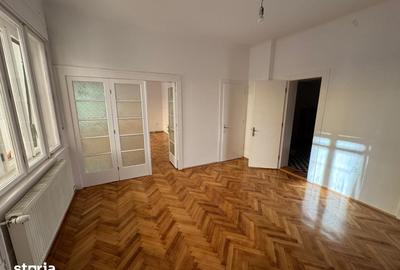 Apartament cu 4 camere în Central