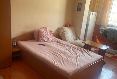 Garsonieră semidecomandată în Micro 6
