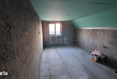 Casă cu 4 camere cu Teren 1056 Mp în Hinova