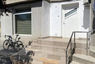 Apartament cu 3 camere decomandat în Central - 1