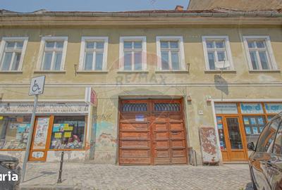 Apartament cu 4 camere în Centrul Istoric