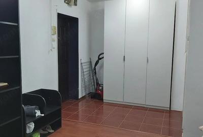 Garsonieră semidecomandată în Titan