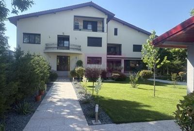 Casă individuală cu 10 camere cu Canalizare în Sud - 1
