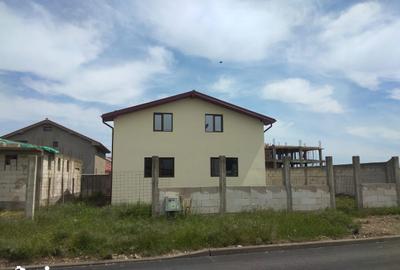 Casă cu 4 camere cu Canalizare în Est - 7