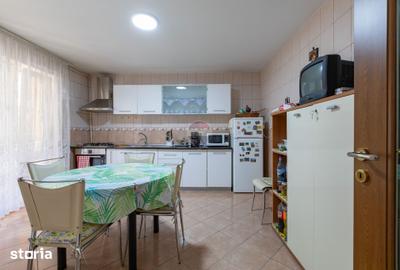 Casă cu 6 camere cu Teren 998 Mp în Hemeiuș
