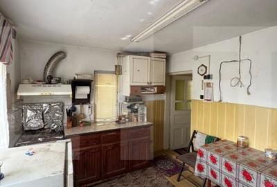 Casă cu 2 camere cu Teren 1200 Mp în Central