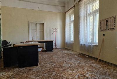 Apartament cu 4 camere decomandat în Central - 9
