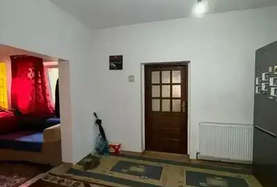 Casă cu 5 camere cu Canalizare în Ion Roată - 4