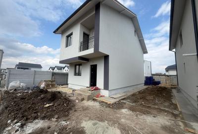 Casă individuală cu 4 camere cu Canalizare în Central