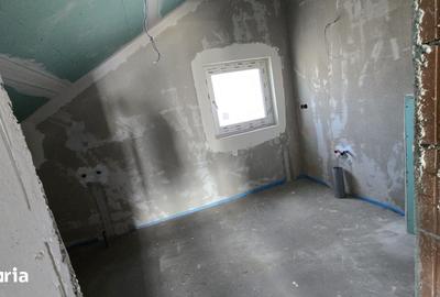 Casă cu 4 camere cu Teren 230 Mp în Dâmbul Rotund