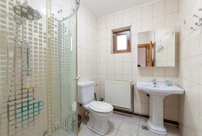 Casă cu 5 camere cu Teren 279 Mp în Est