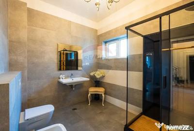 Casă cu 7 camere cu Teren 868 Mp în Trivale