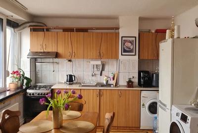 Apartament cu 3 camere decomandat în Central