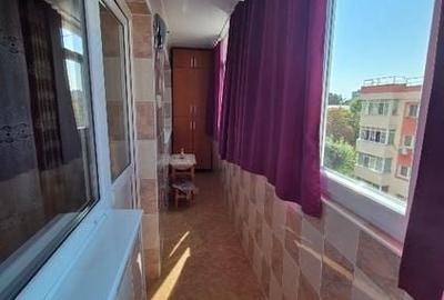 Apartament cu 3 camere decomandat în Berceni