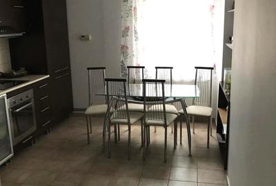 Apartament cu 3 camere decomandat, mobilat în Central