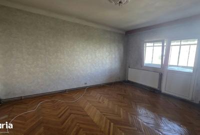 Apartament cu 4 camere decomandat în 1 Mai
