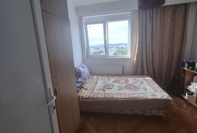 Apartament cu 3 camere semidecomandat în Craiovei - 2