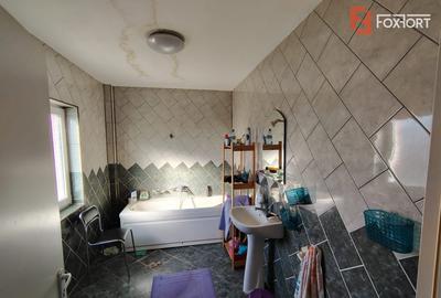 Casă individuală cu 6 camere cu Canalizare în Girocului - 7