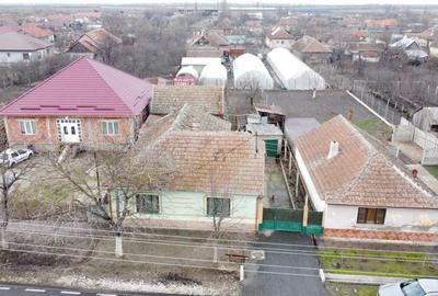 Casă individuală cu 3 camere cu Canalizare în Central - 2