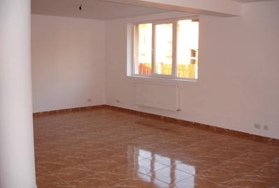 Casă cu 5 camere cu Teren 400 Mp în Fundeni - 7