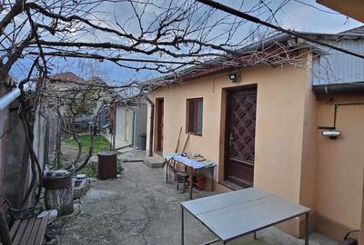 Casă cu 3 camere cu Teren 240 Mp în 23 August - 4