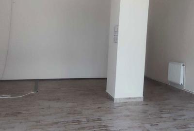 Spațiu comercial, de 75 mp, în Central - 3