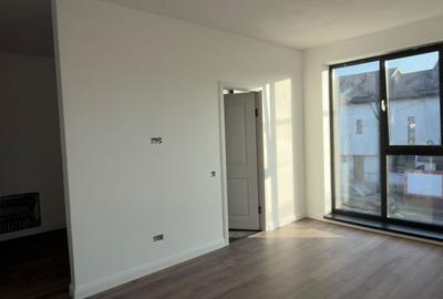 Casă cu 6 camere cu Canalizare în Bucureștii Noi - 4