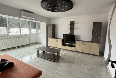 Apartament cu 3 camere decomandat în Confecții - 1