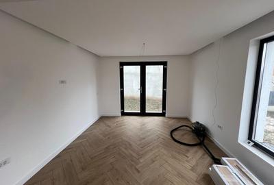 1 Mai - 4 camere - 2 bai - asfalt - 3