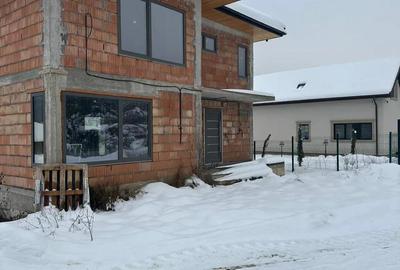 Casă cu 4 camere în Griviței