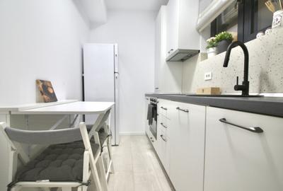 PARCUL CAROL-MITROPOLIT GRIGORE, GARSONIERA COCHETA, BLOC 20 PARCUL CAROL-MITROPOLIT GRIGORE, GARSONIERA COCHETA, BLOC 20 - 24