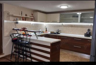 Casă cu 6 camere în Central - 1