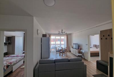 Apartament cu 3 camere decomandat în Exterior Vest