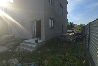 Casă cu 4 camere cu Teren 200 Mp în Central