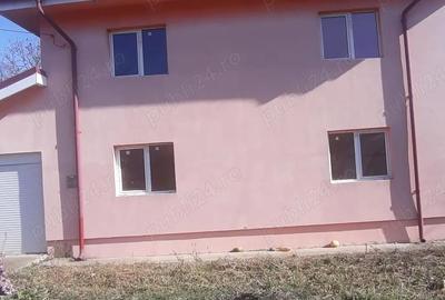 Casă cu 5 camere cu Teren 1000 Mp în Central - 2