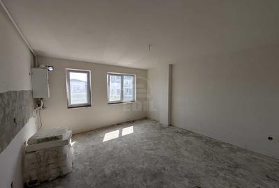 Apartament cu 3 camere semidecomandat în Florești