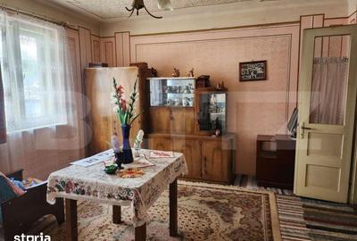 Casă cu 4 camere cu Teren 400 Mp în Central