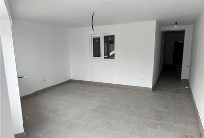 Spațiu comercial, de 43 mp, în Central - 8